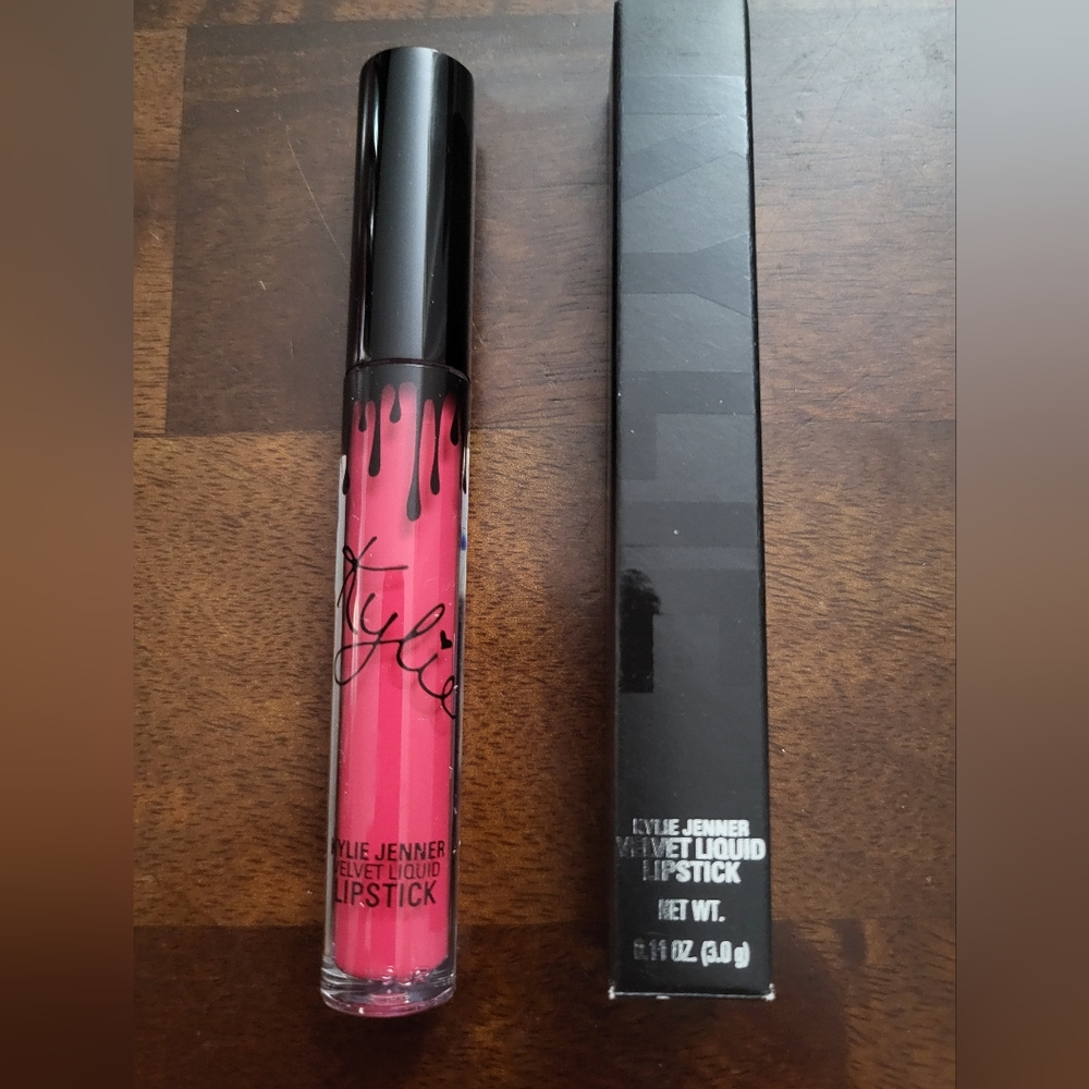NEW KYLIE  VELVET LIQUID LIPSTICK (SURPRISE ME)